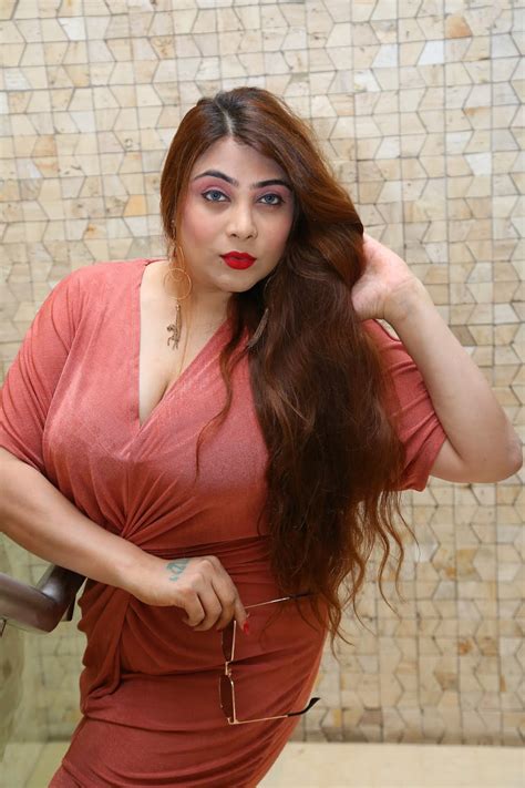 busty curvy indian|BlouselessSaree .